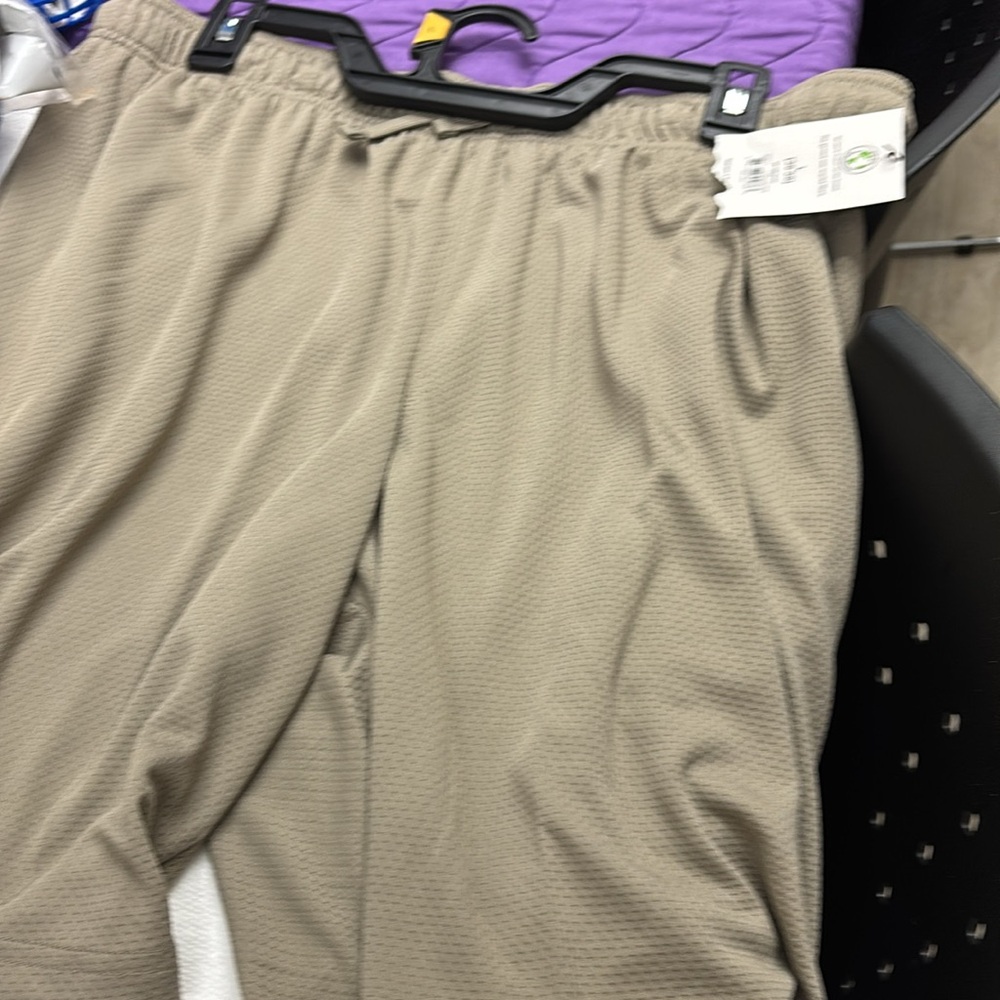 AW Core Shorts - Picture 2 of 4